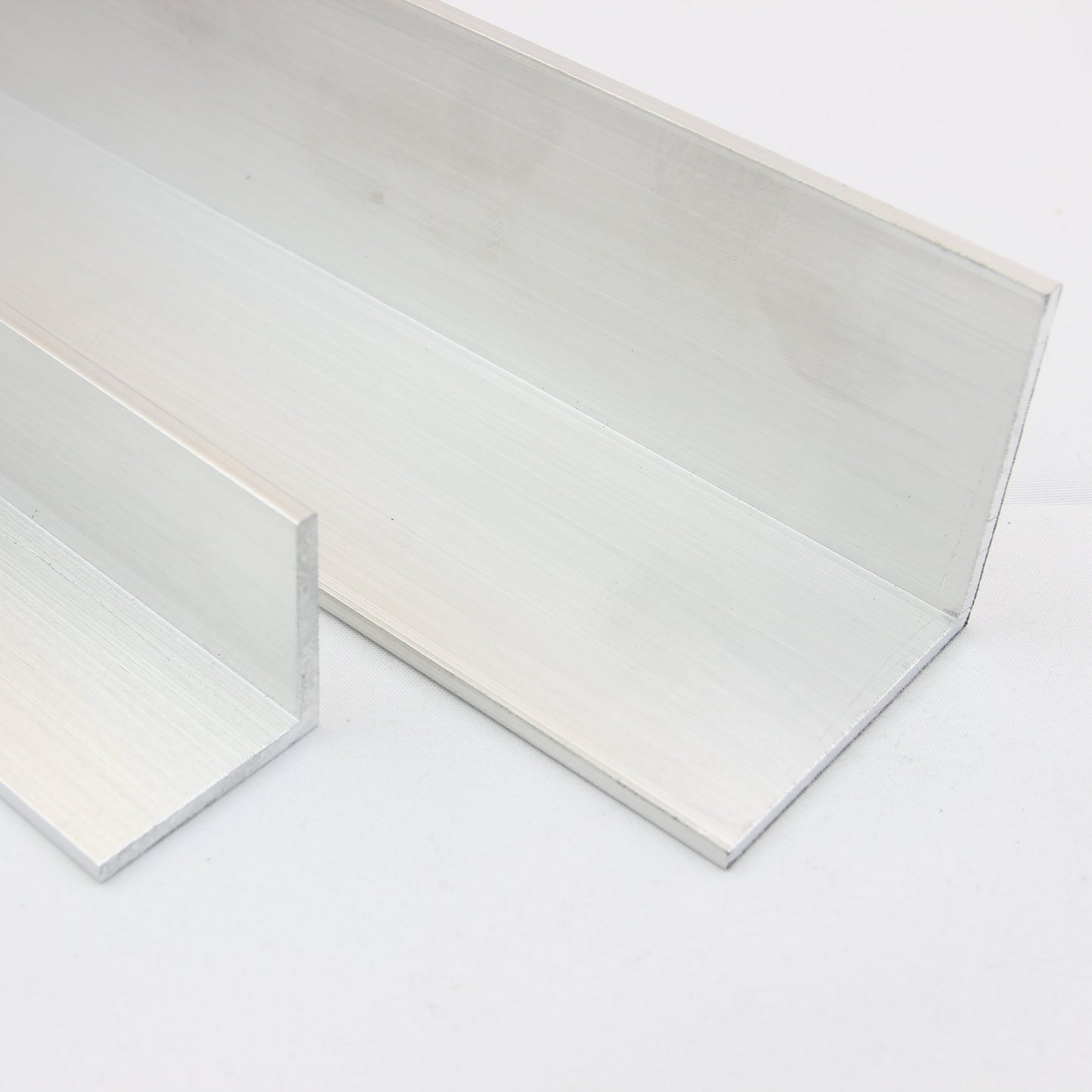 Aluminium Equal Angle | 32x32x3mm | 6060 T5 Alloy | Custom Length