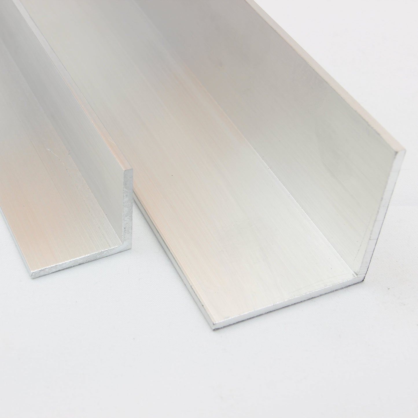 Aluminium Equal Angle | 32x32x3mm | 6060 T5 Alloy | Custom Length